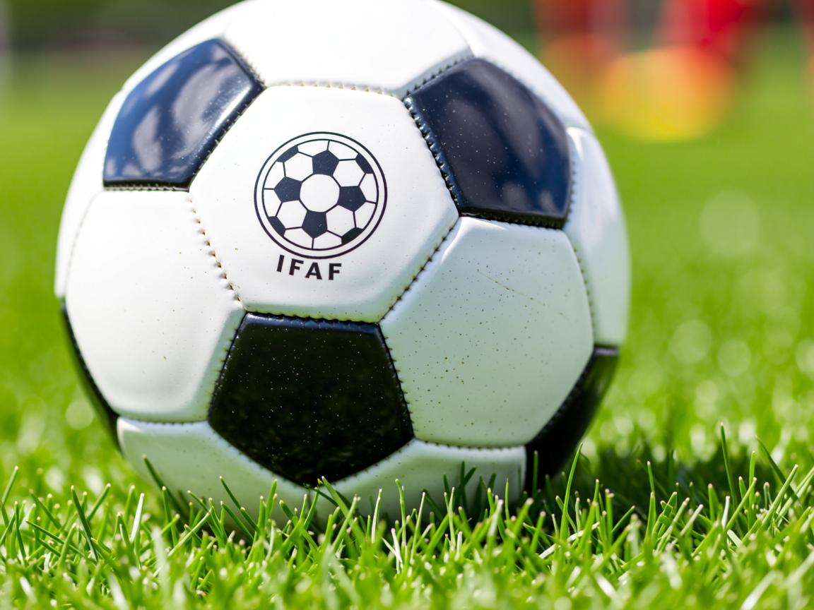 九游娱乐官网-世界杯预选赛中国队惨败 球迷讨论战术短板，世界杯预选赛中国队输  第3张